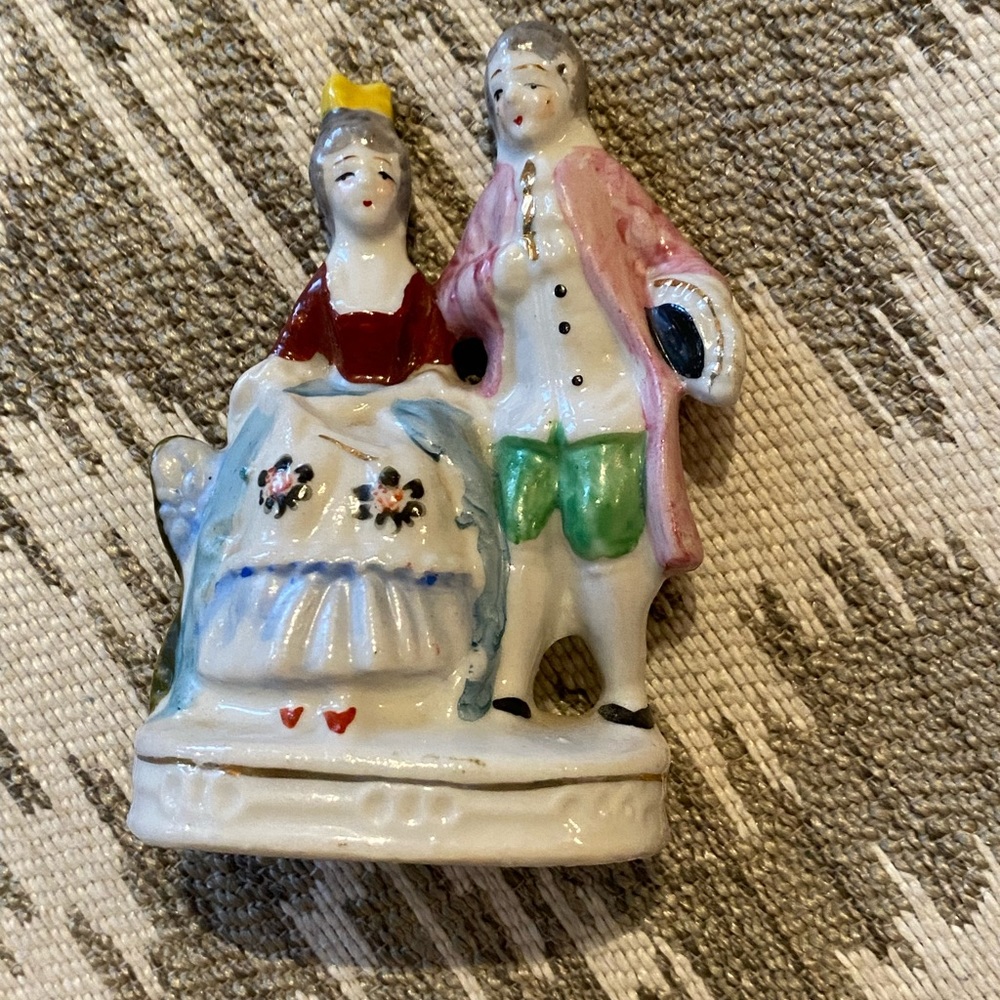 Vintage Victorian/Colonial Porcelain Couple Figurines  OCCUPIED JAPAN 9cm tall